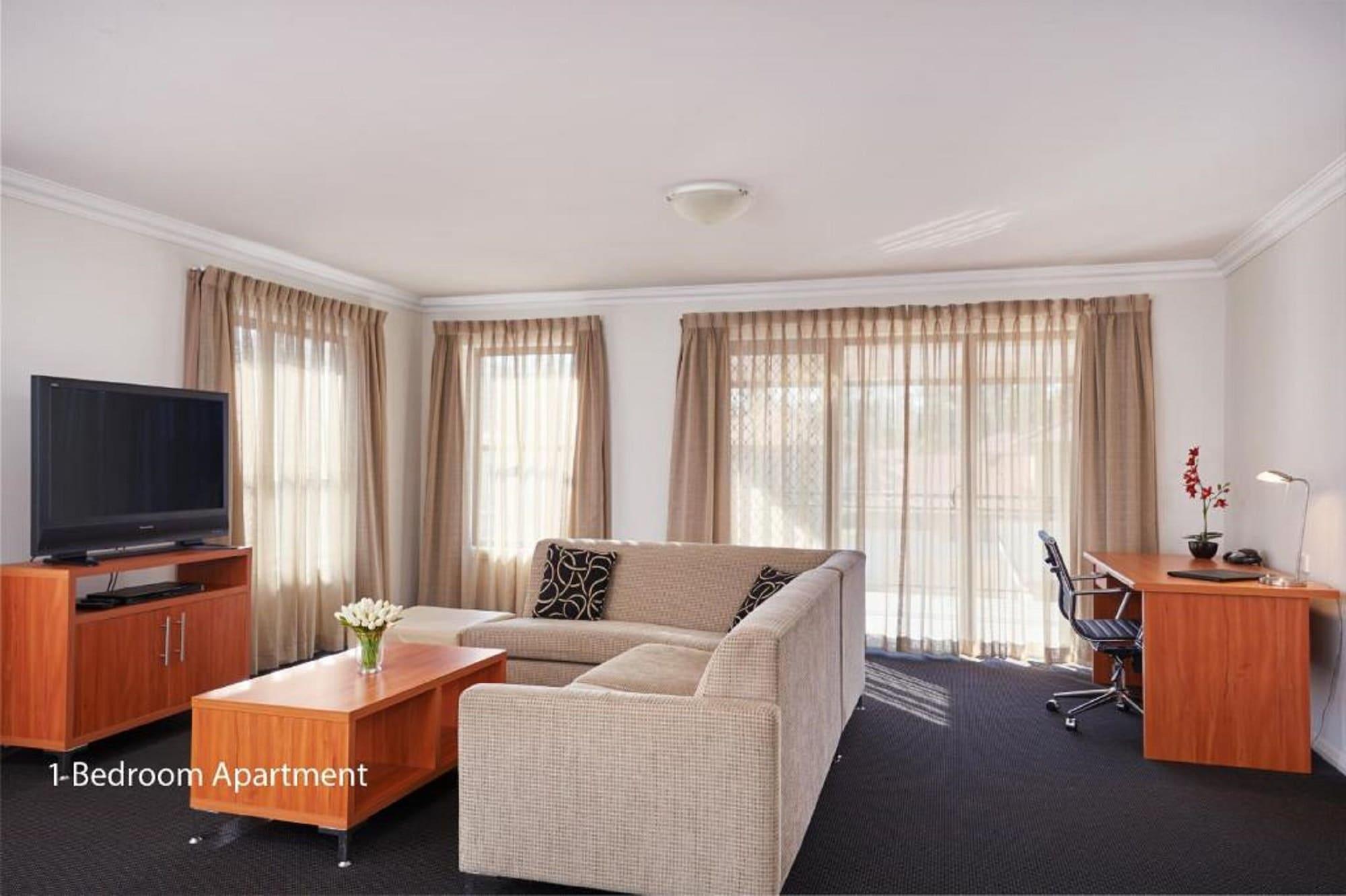 The Charles Hotel Wagga Wagga Exterior photo