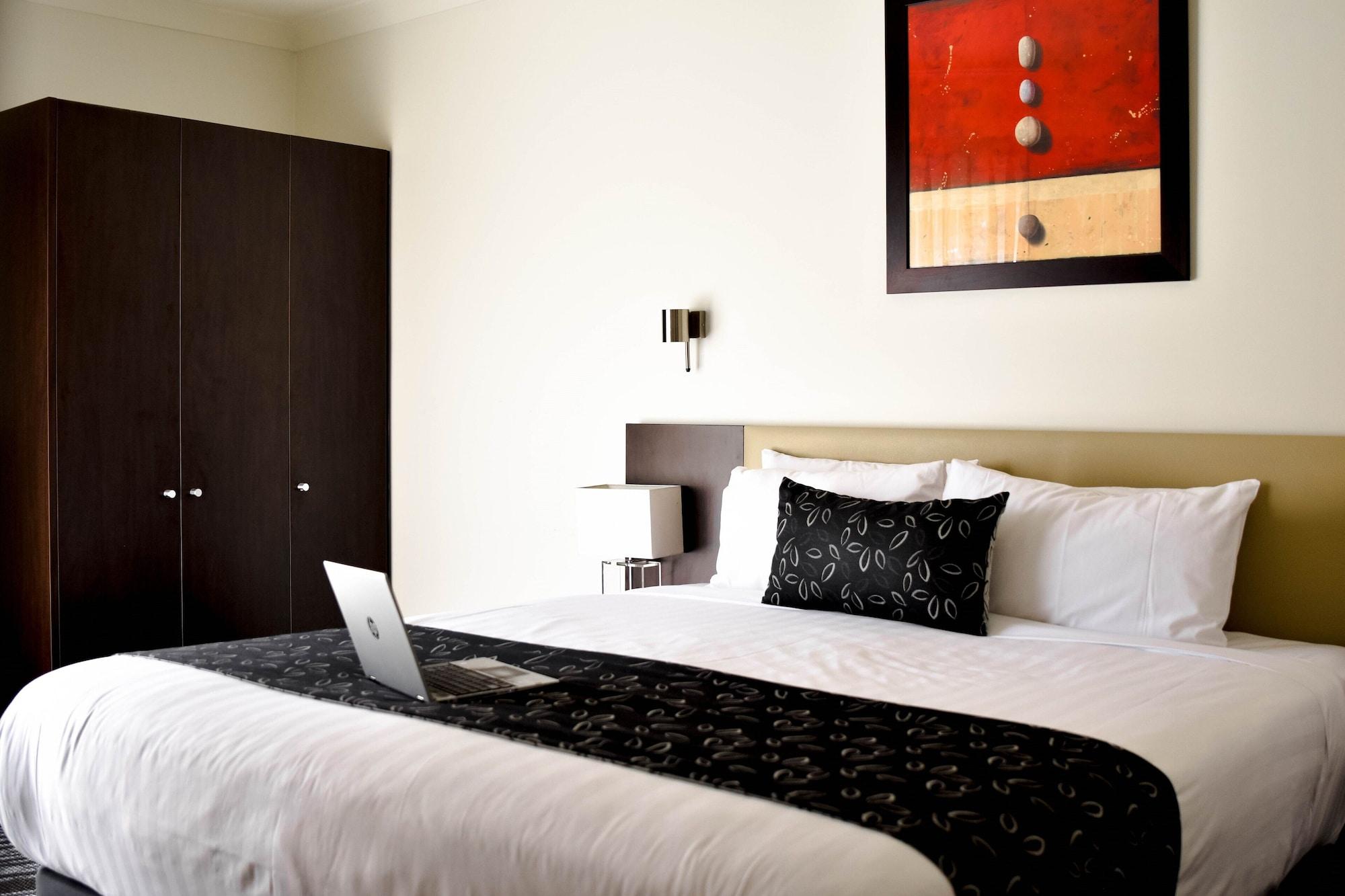 The Charles Hotel Wagga Wagga Exterior photo