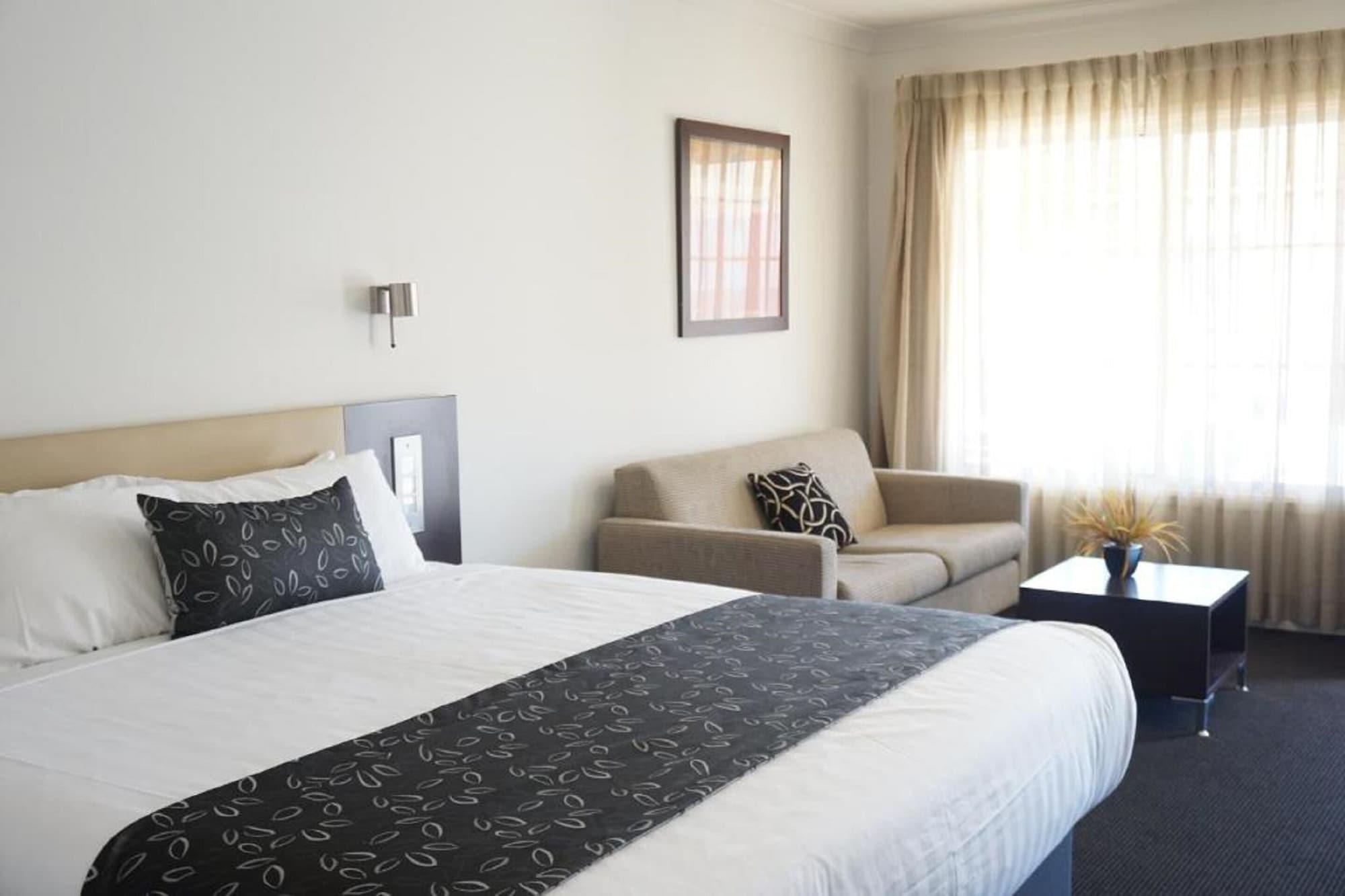 The Charles Hotel Wagga Wagga Exterior photo