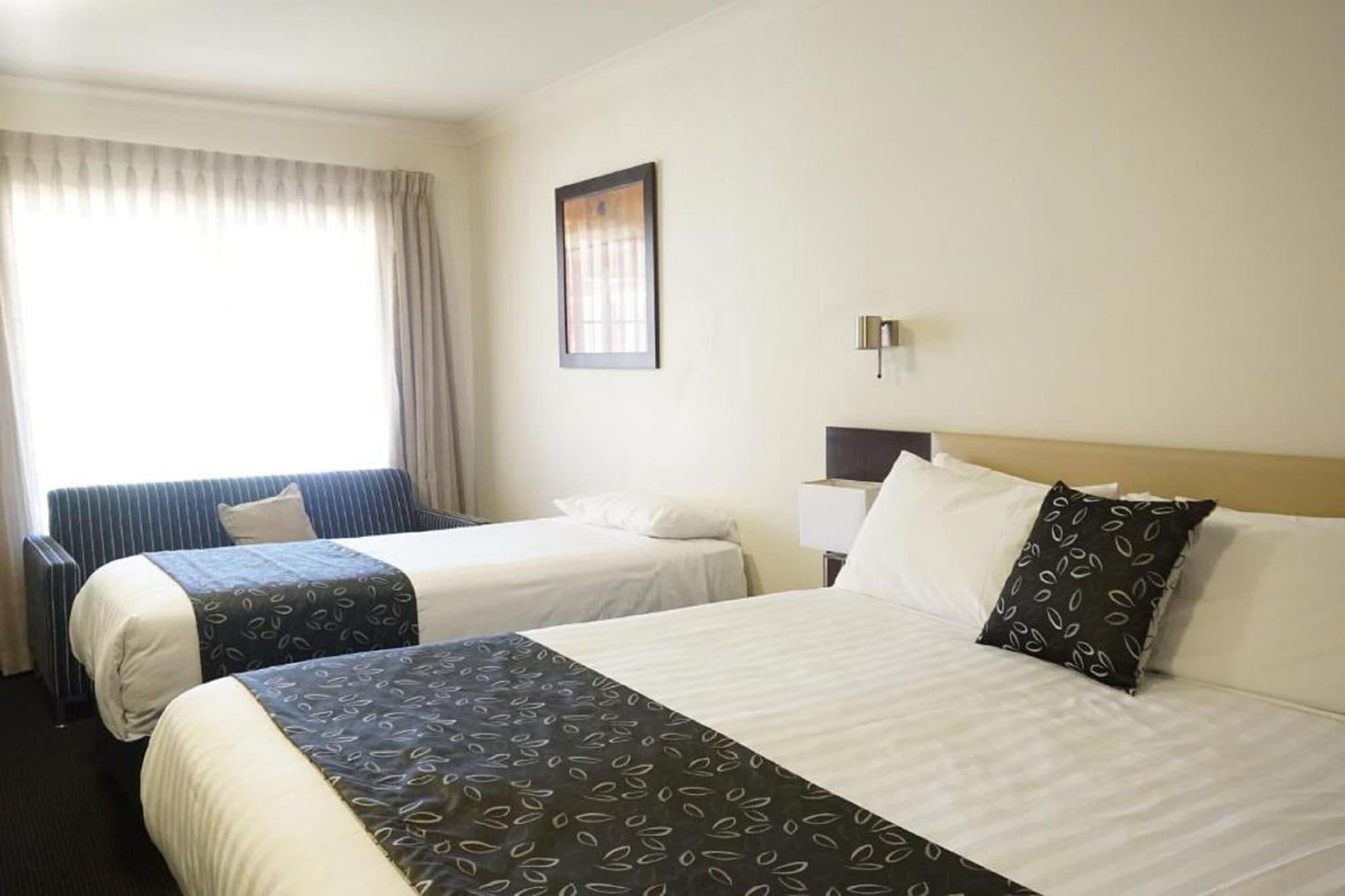 The Charles Hotel Wagga Wagga Exterior photo
