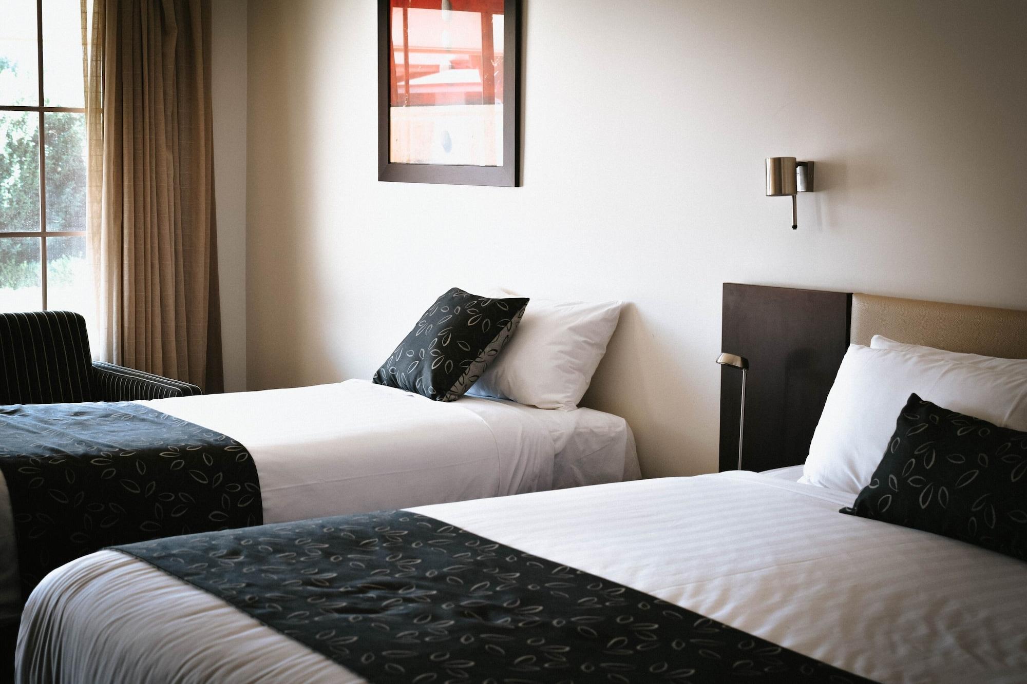 The Charles Hotel Wagga Wagga Exterior photo