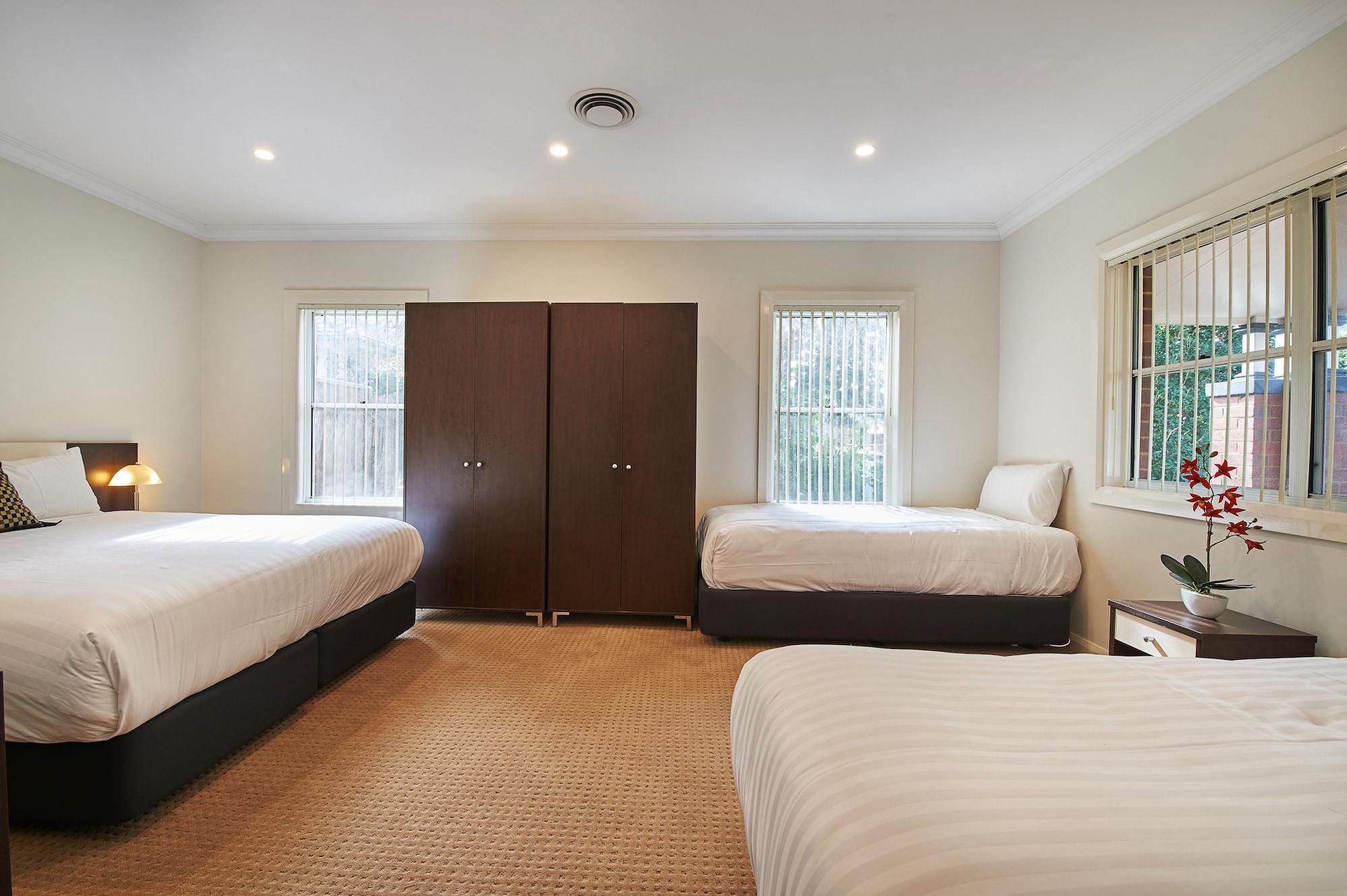 The Charles Hotel Wagga Wagga Exterior photo