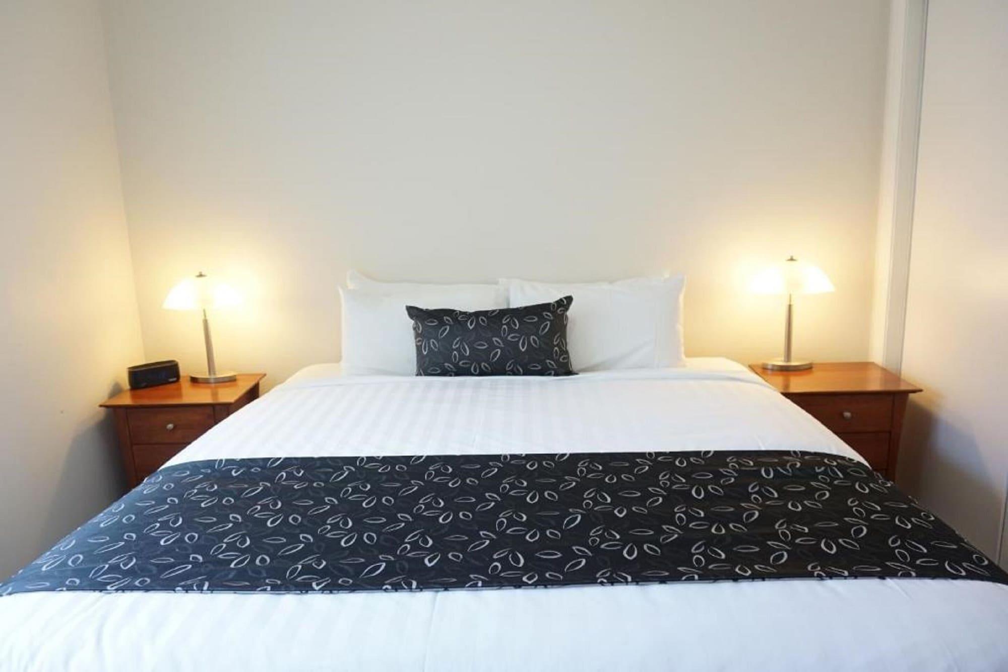 The Charles Hotel Wagga Wagga Exterior photo