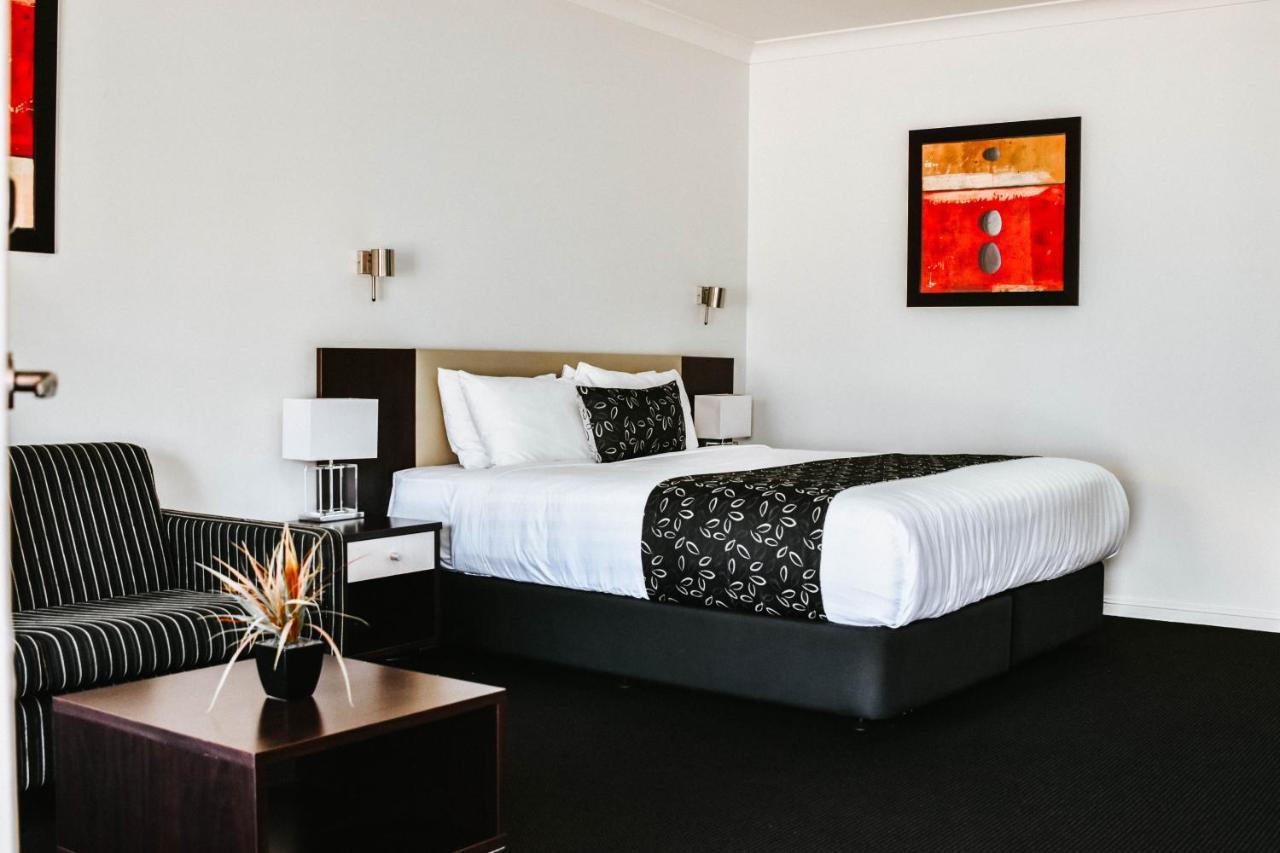 The Charles Hotel Wagga Wagga Exterior photo